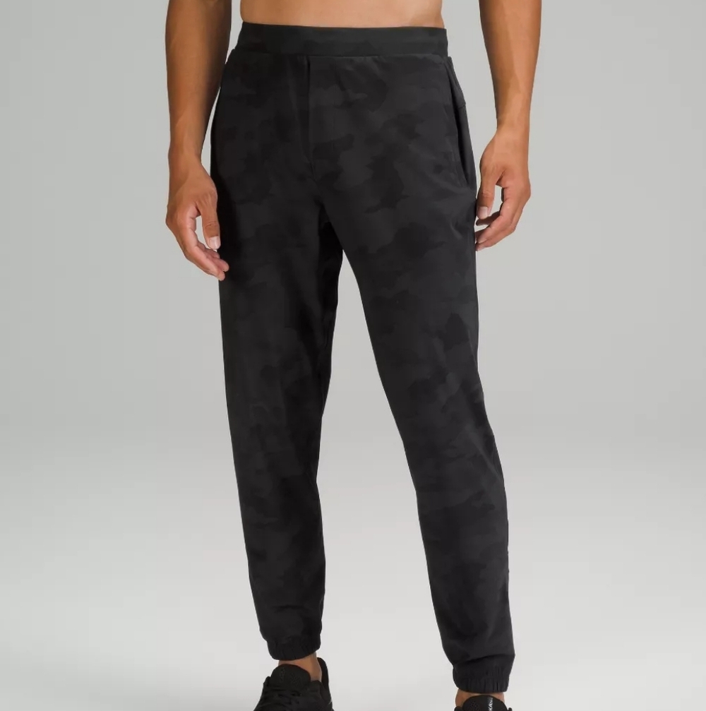 Lululemon Surge Jogger Shorter Camo Black Multi
